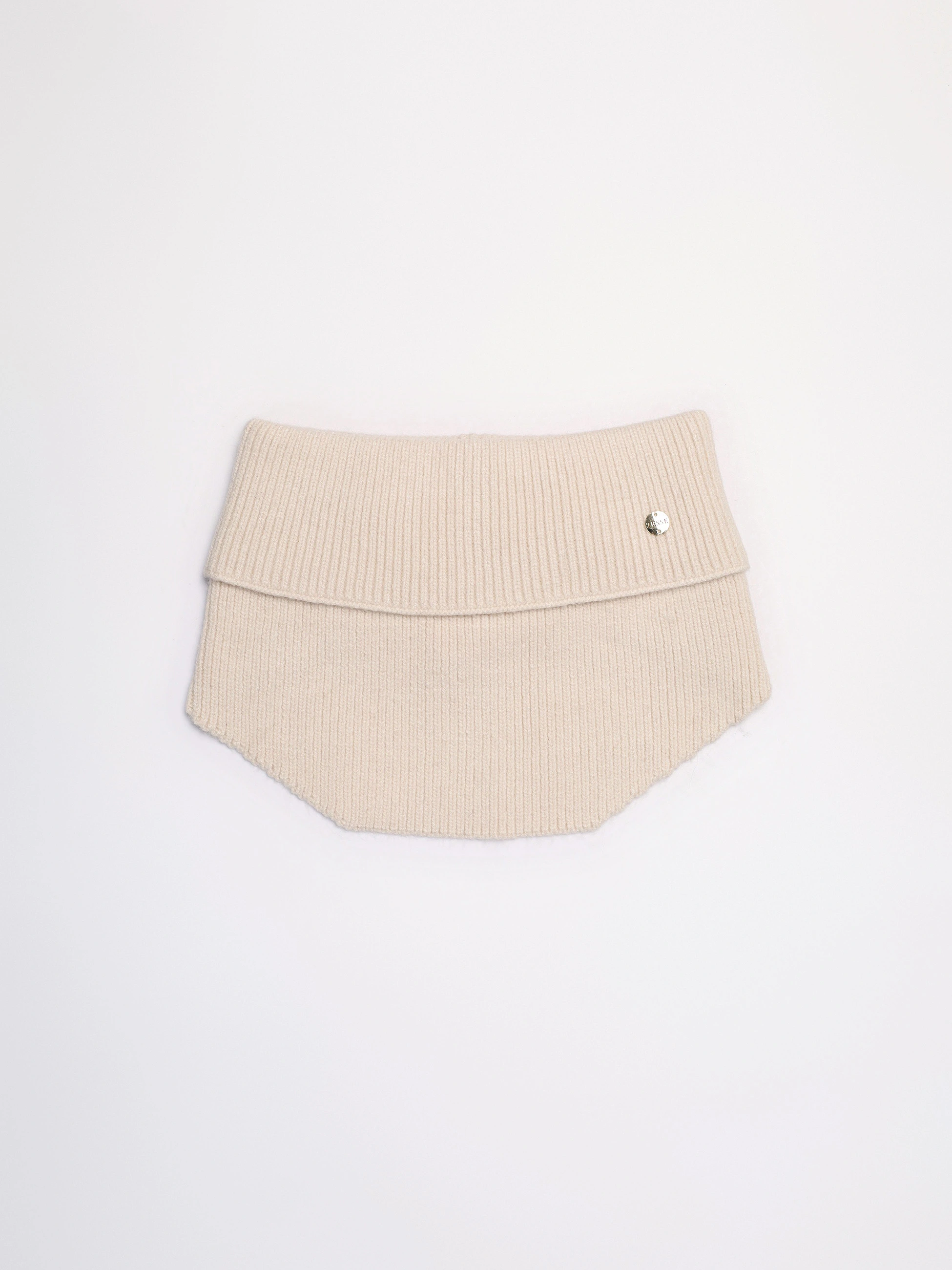 Шарф-манишка с декоративной нашивкой в ассортименте